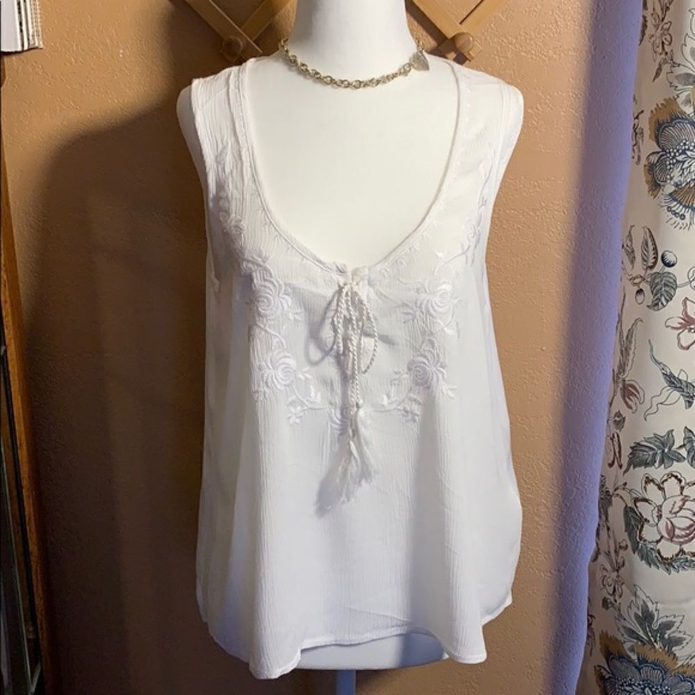 Forever 21 Embroidered Tank Size Small